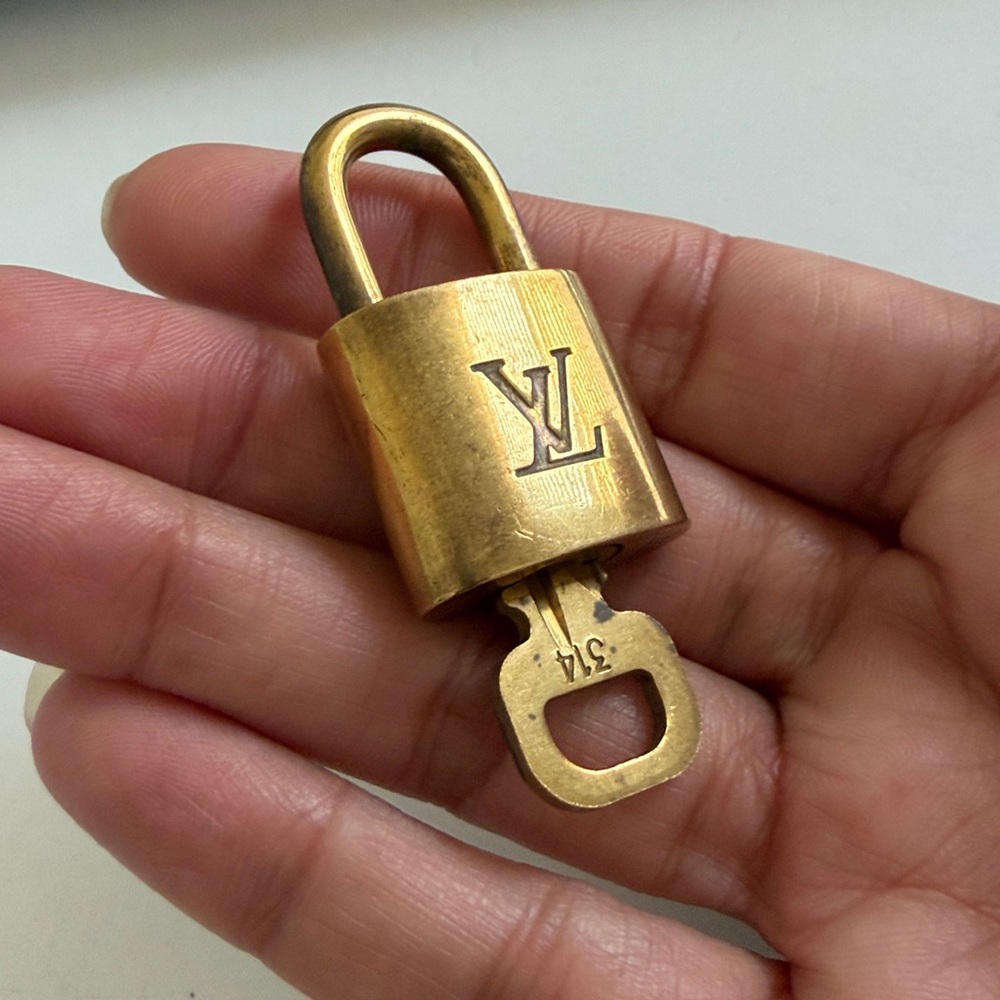 Louis Vuitton Luxurious Gold Lock and Key #314
